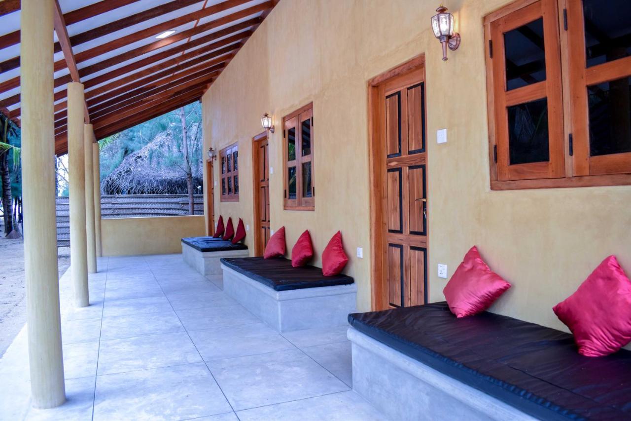 Omeesha Beach Hotel Kalpitiya Extérieur photo