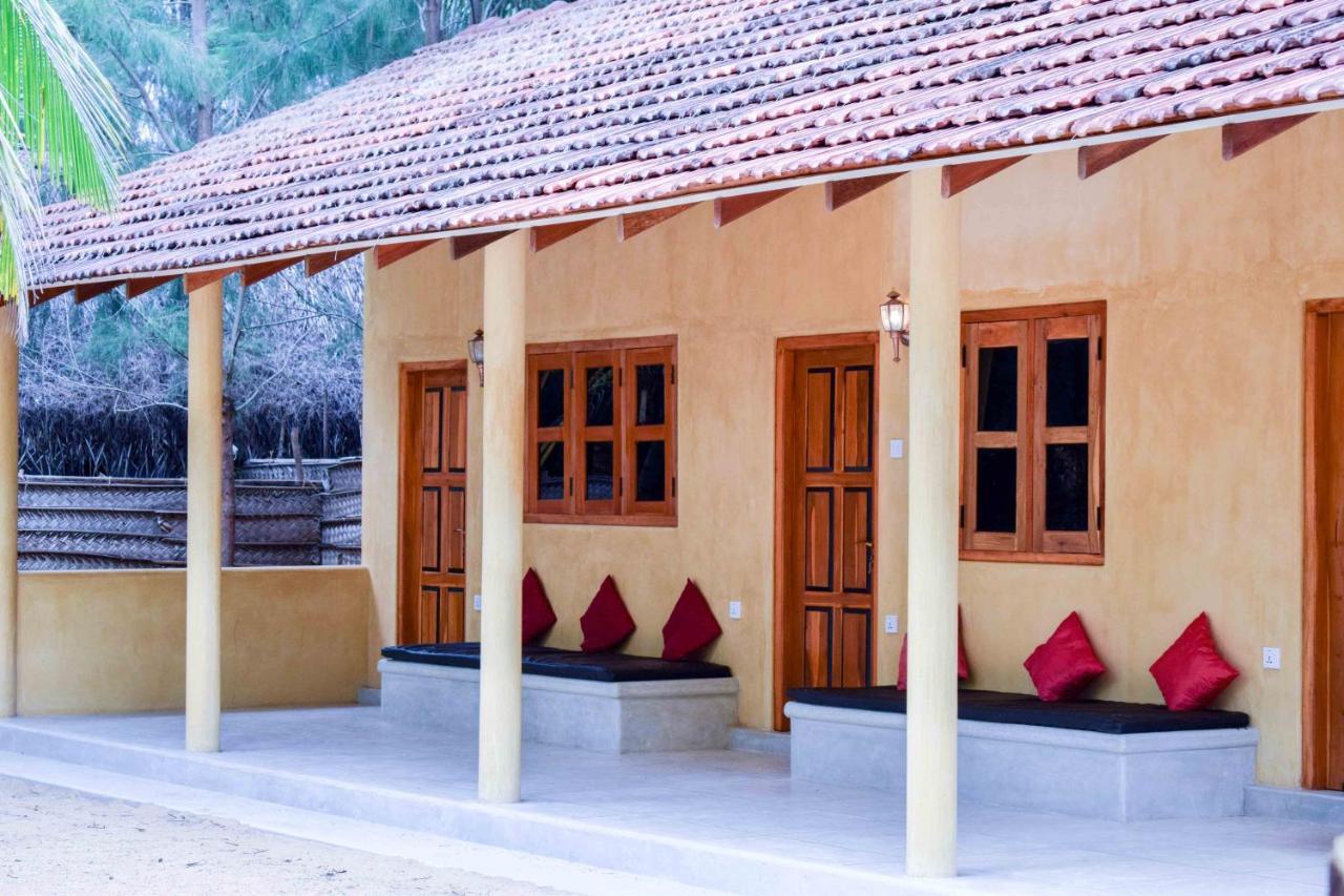 Omeesha Beach Hotel Kalpitiya Extérieur photo