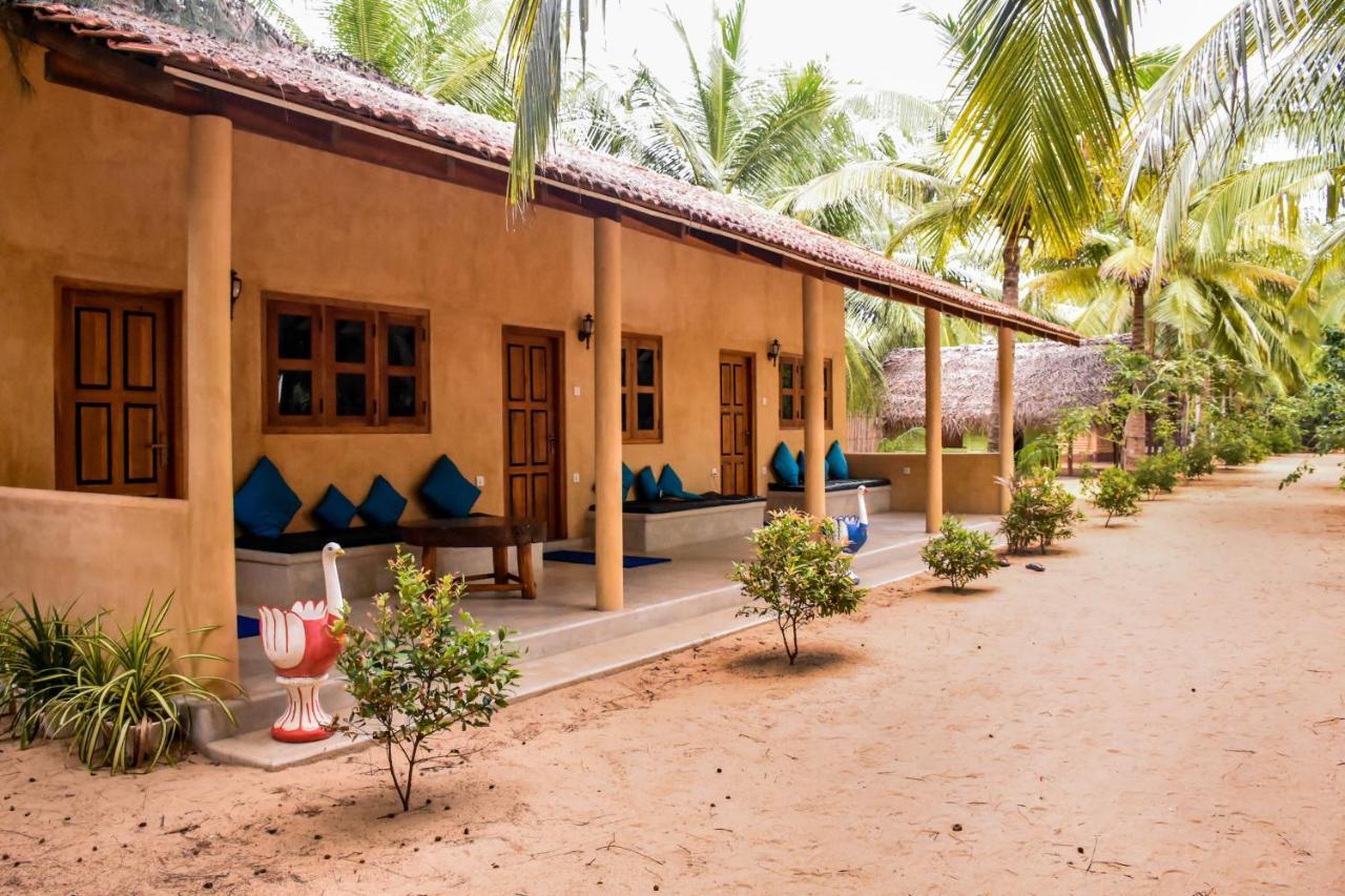 Omeesha Beach Hotel Kalpitiya Extérieur photo